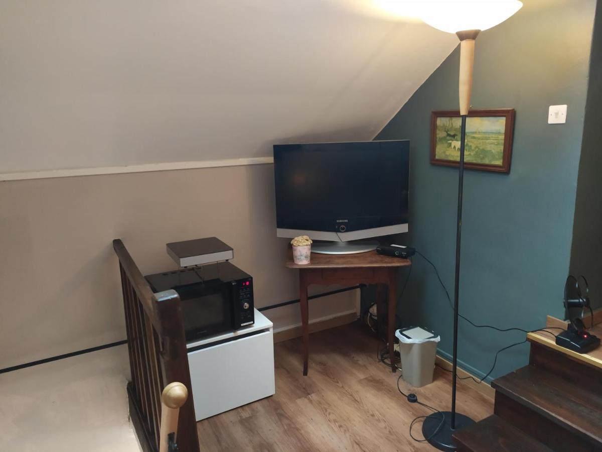 Bed and Breakfast Petit Saint Hubert 1 A 4 Personnes Velles  Exterior foto