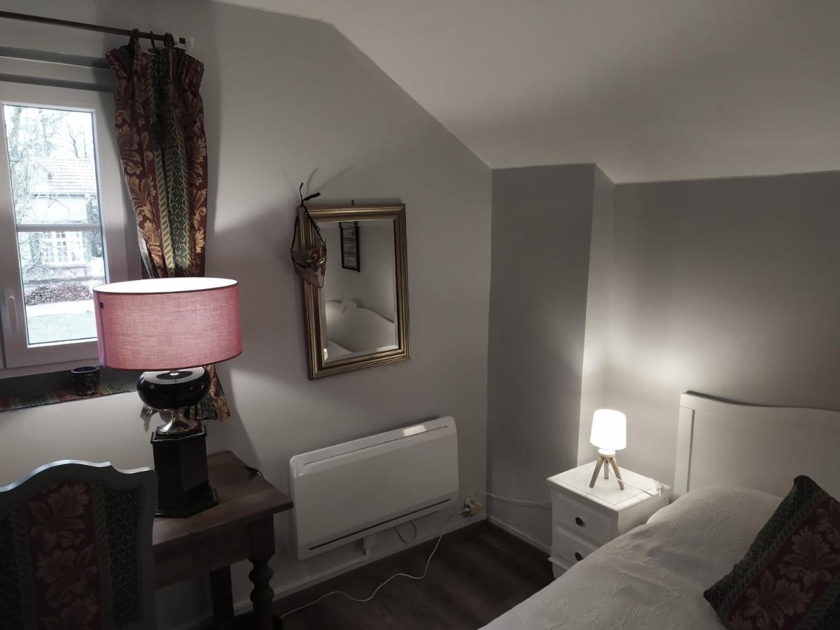Bed and Breakfast Petit Saint Hubert 1 A 4 Personnes Velles  Exterior foto